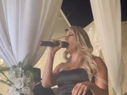 Viral Gaya Seksi Penyanyi di Pesta Pernikahan, Bajunya Disebut Mirip Stripper