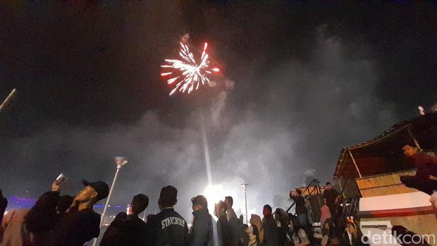 Suasana pergantian tahun di Pantai Losari Makassar, Sulawesi Selatan (Sulsel).