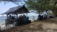 Bagi yang ingin menghabiskan malam Tahun Baru dengan berkemah, di Pantai Pidakan juga terdapat camping area. 