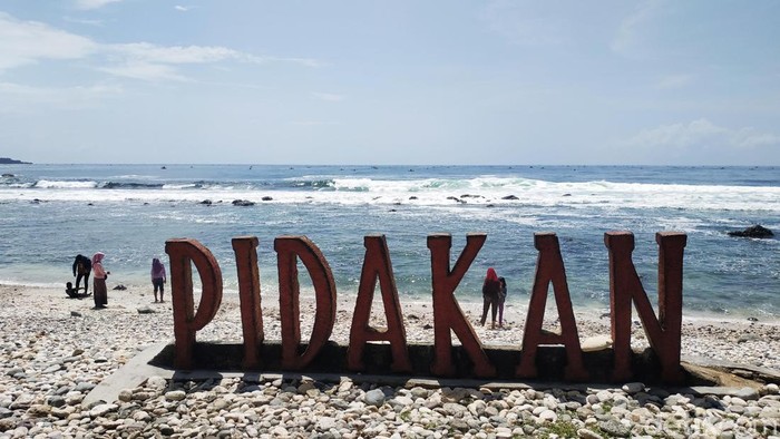 Pantai Pidakan Pacitan Jadi Rekomendasi Libur Tahun Baru Pantai Pidakan di Pacitan bisa menjadi rekomendasi saat Libur Tahun Baru,Minggu (31/12/2023).