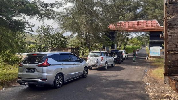 Polemik Tarif Parkir Ganda Guncang Pantai Serang Blitar: Wisatawan Meradang, Desa Bergerak Cepat Berantas Pungli. Polemik Tarif Parkir Ganda Guncang Pantai Serang Blitar: Wisatawan Meradang, Desa Bergerak Cepat Berantas Pungli.