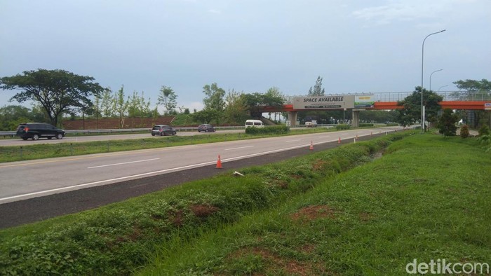 Pantauan arus lalu lintas di Tol Cipali Km 166.