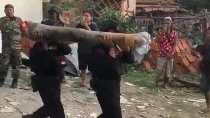 Peluru diduga mortir yang meledak di Bangkalan menewaskan 1 orang korban.