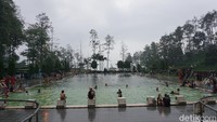 Kolam di pemandian air panas Padusan/Foto: Enggran Eko Budianto/detikJatim