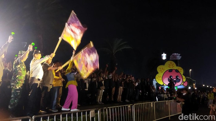 Penjabat Gubernur DKI Jakarta, Heru Budi Hartono membuka secara resmi Jakarnaval Malam Muda Mudi di Monumen Nasional (Monas) (Fadil/detikcom).