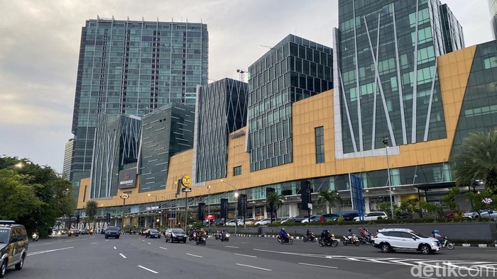 Penyekatan di Bundaran Waru
