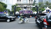 Terdapat 12 panggung sepanjang jalan Sudirman - Thamrin.