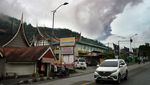 Pertanian Warga di Kaki Gunung Marapi Rusak Imbas Abu Vulkanik