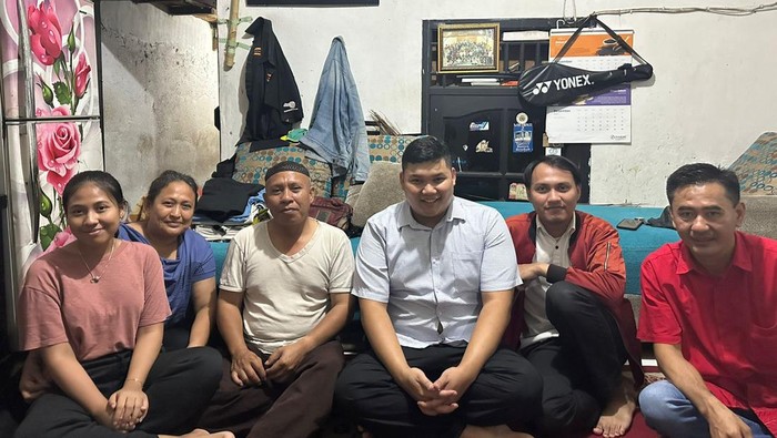 Perwakilan PSI sambangi korban baliho ambruk (Dok. Istimewa)