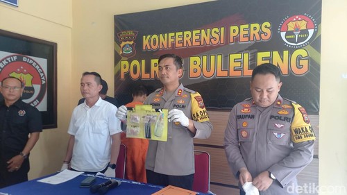 Polres Buleleng merilis pengungkapan kasus narkoba, dengan tersangka Ketut Sumerdanayasa alias Landep (48) yang diduga pengedar narkoba jenis sabu, Sabtu (30/12/2023).
