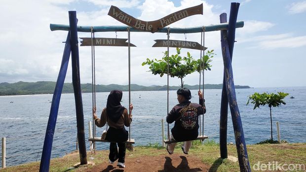 Rekomendasi Pantai Watu Bale Pacitan buat liburan tahun baru Pantai Watu Bale Pacitan bisa menjadi alternatif menkimati liburan tahun baru, Minggu (31/12/2023).