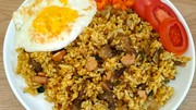 Menu Harian Ramadan 19: Serba Daging! Nasi Goreng Kari dan Tumis Buncis Sapi