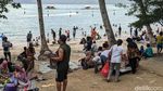 Ribuan Wisatawan Padati  Pantai Mutiara Trenggalek Jelang Pergantian Tahun