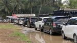 Ribuan Wisatawan Padati  Pantai Mutiara Trenggalek Jelang Pergantian Tahun