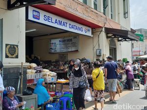 Pasar Gede Solo Ramai Saat Libur Nataru, Pedagang Sambat Kecopetan
