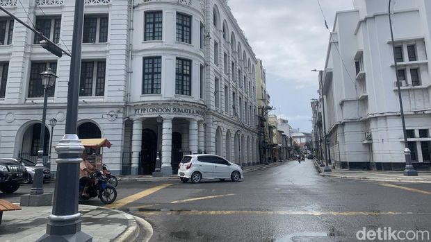 Suasana simpang Kesawan Medan. (Kartika Sari/detikSumut)