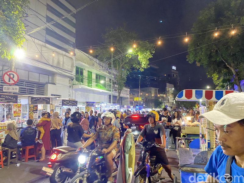tahun baru di jalan tunjungan Surabaya