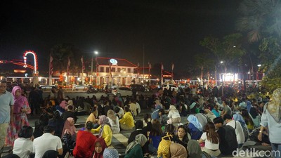 Taman Apsari Surabaya Mulai Dipadati Warga Jelang Pergantian Tahun