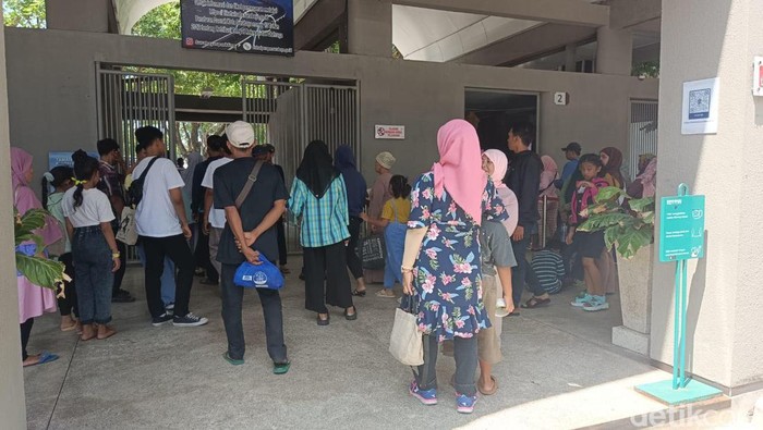 THP Kenjeran Masih Ramai Dikunjungi Wisatawan Jelang Tahun Baru THP Kenjeran masih ramai dikunjungi wisatawan menjelang pergantian tahun, Minggu (31/12/2023)