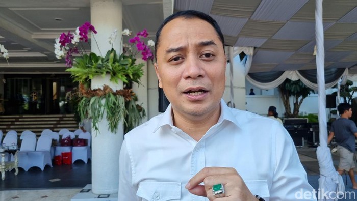 Walkot Eri Cahyadi saat menyampaikan keterangan di Balai Kota.
