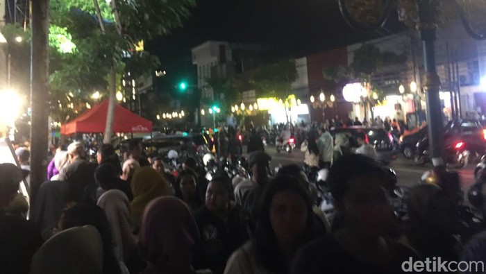Warga mulai memadati Kayutangan Heritage dan Balai Kota Malang.