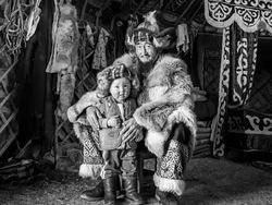 Karya Jawara Kontes Foto Hitam Putih yang Menyihir Mata