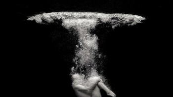 Rebirth hasil jepretan Michael Potts menjuarai kategori Fine Art. Foto: Michael Potts/2023 reFocus Awards Black and White Photo Contest