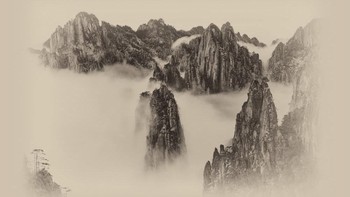 Essence of Huangshan karya Kent Burkhardsmeier terpilih sebagai juara kategori Landscapes. Foto: Kent Burkhardsmeier/2023 reFocus Awards Black and White Photo Contest