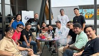 Selain sibuk mengisi acara, Andre Taulany juga aktif dengan klub motornya. Prediksi, begitu ia menyebut sahabat-sahabatnya yang senang hangout bersama di kafe. Foto: Instagram/andreastaulany