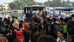 Asyiknya Menikmati Libur Tahun Baru di Pantai Pasir Perawan