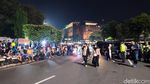 Potret Keramaian Warga Rayakan Tahun Baru 2024 di Simpang Lima Semarang