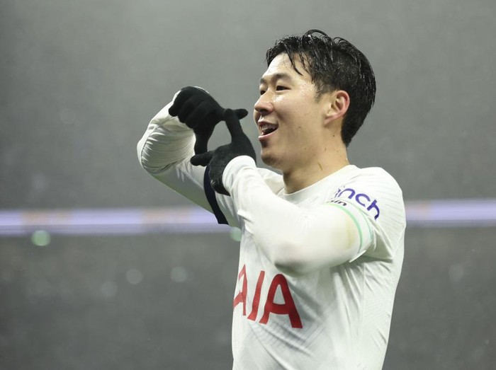 Tottenham's Son Heung-min celebrates after scoring his side's second goal during the English Premier League soccer match between Tottenham Hotspur and AFC Bournemouth at the Tottenham Hotspur Stadium in London, Sunday, Dec. 31, 2023. (AP Photo/Ian Walton)