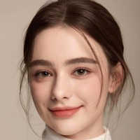 Dasha Taran populer di Instagram, TikTok dan YouTube. Kerap membagikan tutorial makeup dan kesehariannya di YouTube, subscribernya mencapai lebih dari 1,9 juta. Foto: Dok Instagram@taaarannn