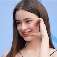 Dikenal sebagai model keturunan Ukraina - Rusia, Dasha Taran lebih populer di Korea Selatan karena berkarier di Negeri Gingseng . Kecantikannya yang bak boneka membuat netizen dan sejumlah brand Korea jatuh cinta. Foto: Dok Instagram@taaarannn