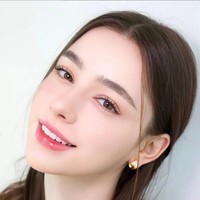 Dasha Taran saat ini bernaung di bawah agensi Rainmaker. Dia pun memulai kariernya sebagai model profesional dengan menjadi wajah brand fashion VIEU untuk koleksi spring/summer 2019.  Foto: Dok Instagram@taaarannn