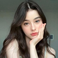 6. Dasha Taran, Rusia Dasha Taran adalah model keturunan Ukraina-Rusia yang populer di Korea Selatan. Kecantikan selebgram tersebut yang sering disebut bak boneka membuat netizen jatuh cinta.   Foto: Dok Instagram@taaarannn