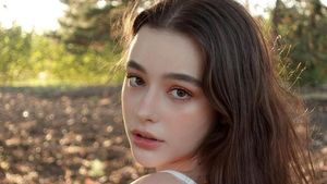 10 Foto Dasha Taran, Wanita Tercantik dari Rusia Kalahkan Lisa Blackpink