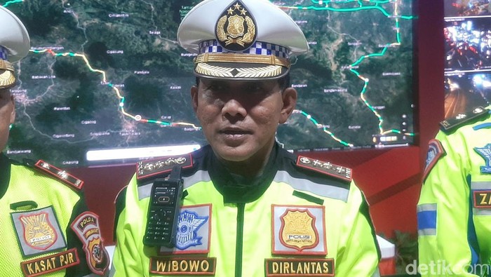 Dirlantas Polda Jabar Kombes Pol Wibowo saat diwawancara di Pospam Rest Area Kilometer 57
