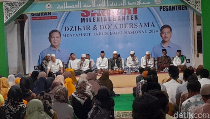 Istighosah dan dzikir akhir tahun di Ponpes Al Fathaniyah, Serang, Banten (Iqbal/detikcom)
