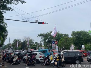 Jalan Arah Ragunan Jaksel Macet, Lalin Dialihkan