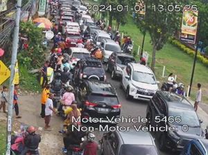 Puncak Libur Tahun Baru, Lalu Lintas di Trawas Mojokerto Padat Merayap