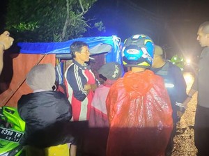 Kapolres Kerinci Beri Bantuan Makanan-Layanan Medis untuk Korban Banjir