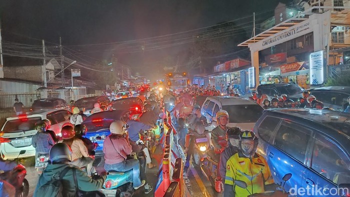 Kasat Lantas Polres Bogor AKP Rizky Guntama di Simpang Gadog, Bogor