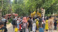Kebanyakan pengunjung merupakan keluarga yang membawa serta anak-anak (Foto: Aprilia Devi/detikJatim)
