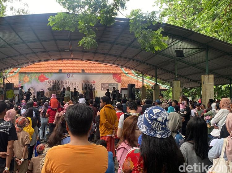 Pengunjung KBS Membeludak di Libur Tahun Baru 2024