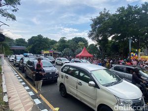 KBS Diserbu Pengunjung di Hari Pertama 2024, Lalu Lintas Padat Merayap