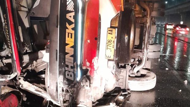 Kecelakaan Bus di Tol Japek Tewaskan 6 Orang