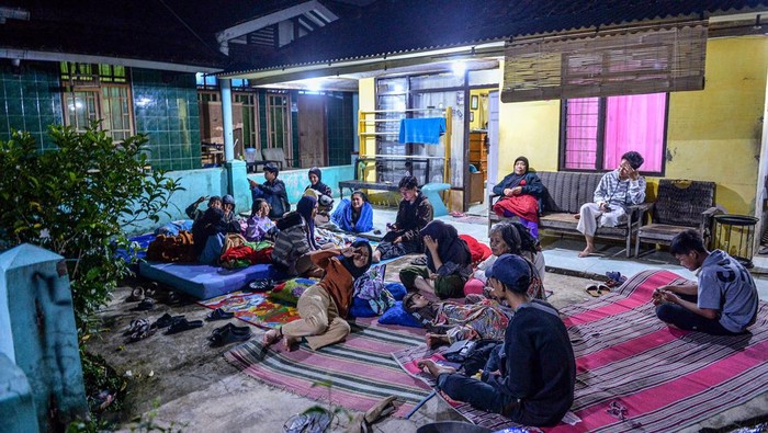 Kerusakan Akibat Gempa di Sumedang Gempa bumi mengguncang Kabupaten Sumedang, Jawa Barat, Minggu (31/12/2023). BMKG menyebut gempa terjadi hingga tiga kali dengan kekuatan 4,1 magnitudo, 3,1 magnitudo dan 4,8 magnitudo. Gempa itu juga mengakibatkan kerusakan rumah warga.