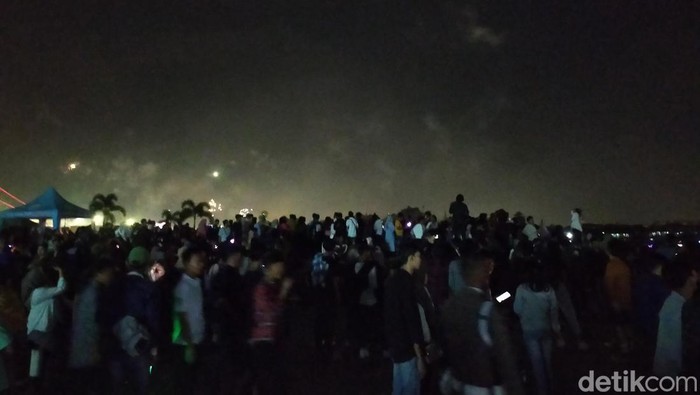 Kondisi BKB Palembang ramai pengunjung di malam tahun baru.