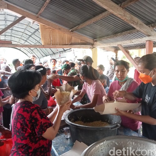Kondisi pacaraerupsi Gunung Lewotobi Laki-Laki, Flores Timur, NTT, Senin (1/1/2024). (Arnoldus Yurgo Purab)